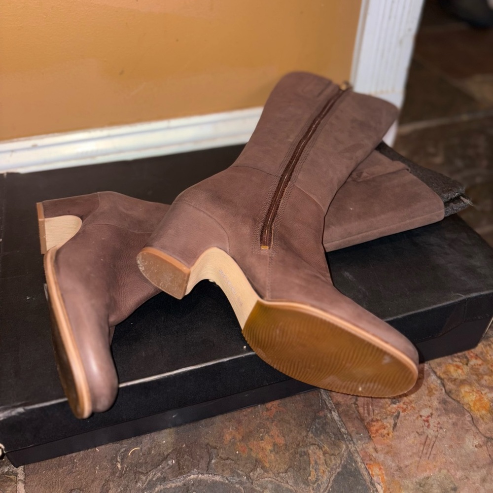 Ecco Women's Heeled Boots - Picture 2 of 15